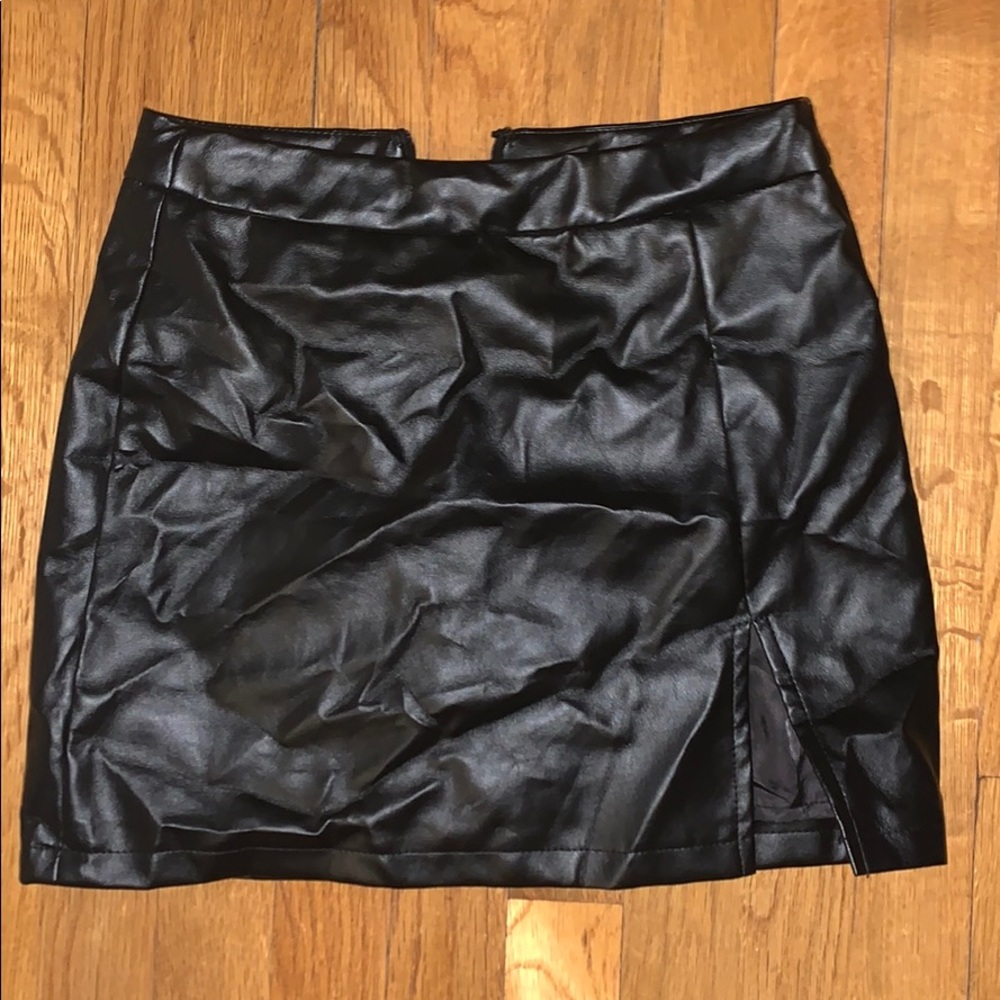Black pleather mini skirt